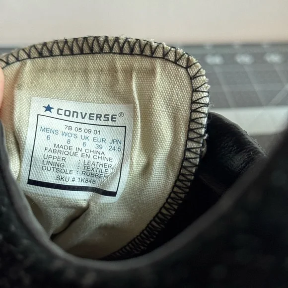 Converse Re-Issue Low Top Sneakers Black Pink Chevron Suede Women’s Size 8 - Picture 10 of 16